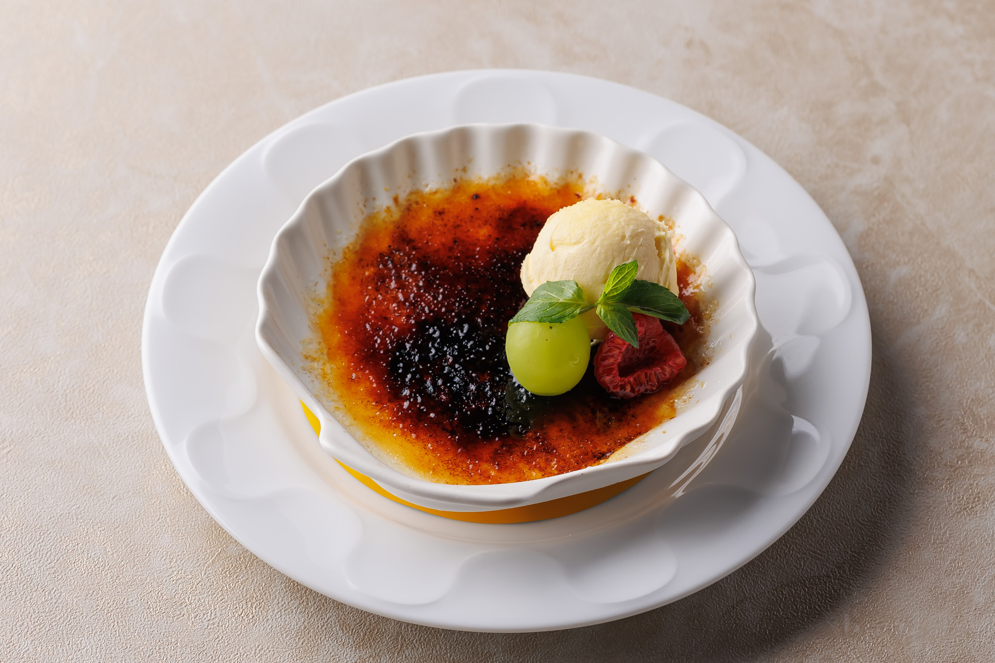 クレームブリュレ　ヴァニラアイスクリーム添え　￥1,050（税込）