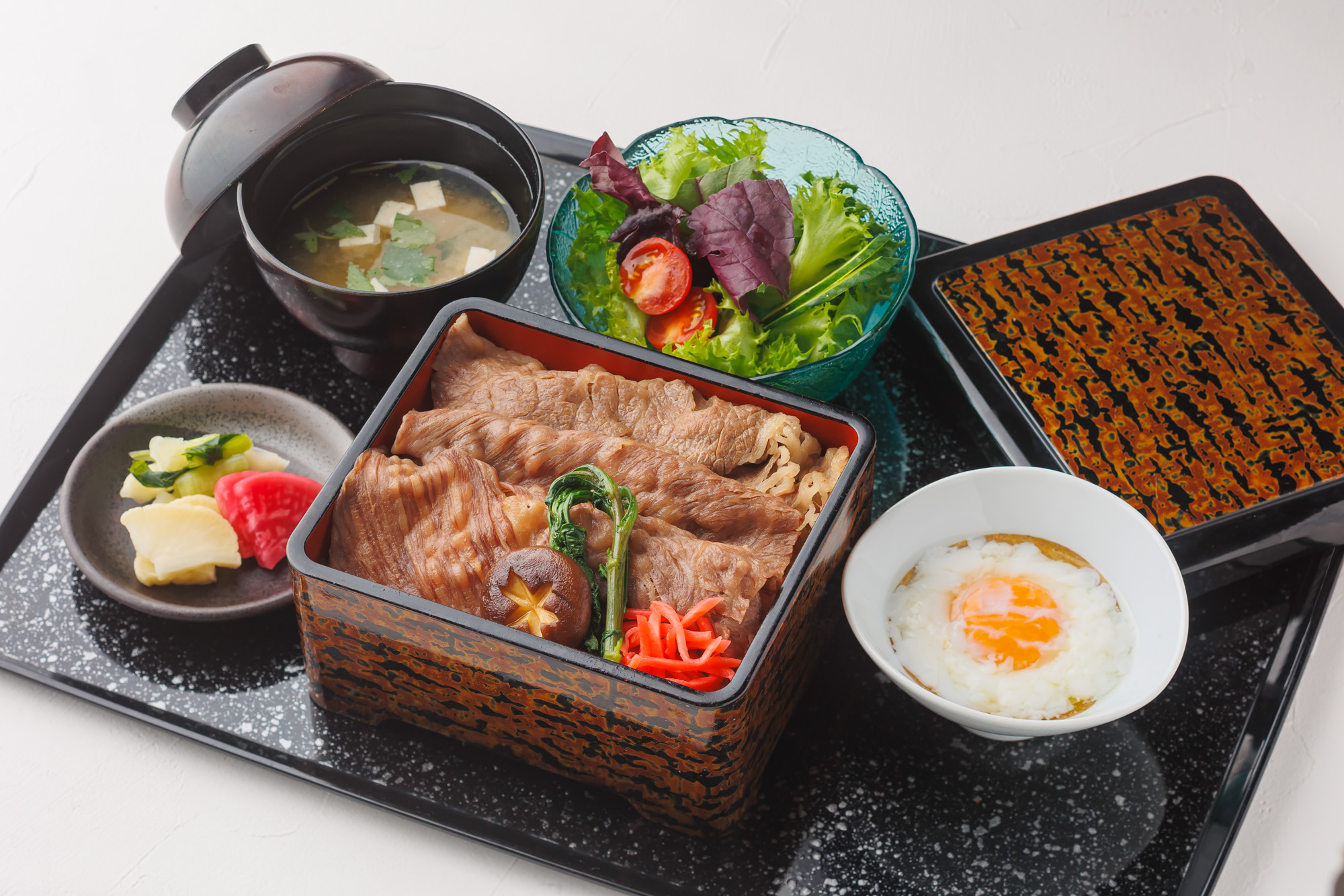 すき焼き重 ¥3,000(税込)