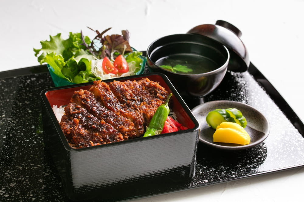 信州オレイン豚使用　ソースカツ重
