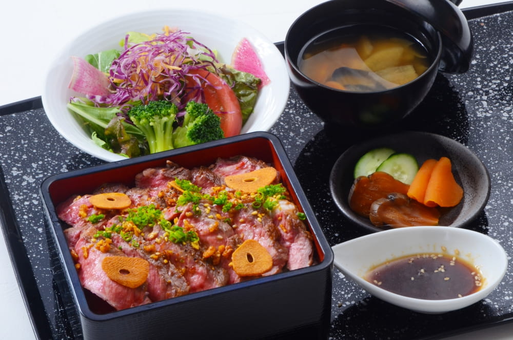 ステーキ重　￥3,000（税込）