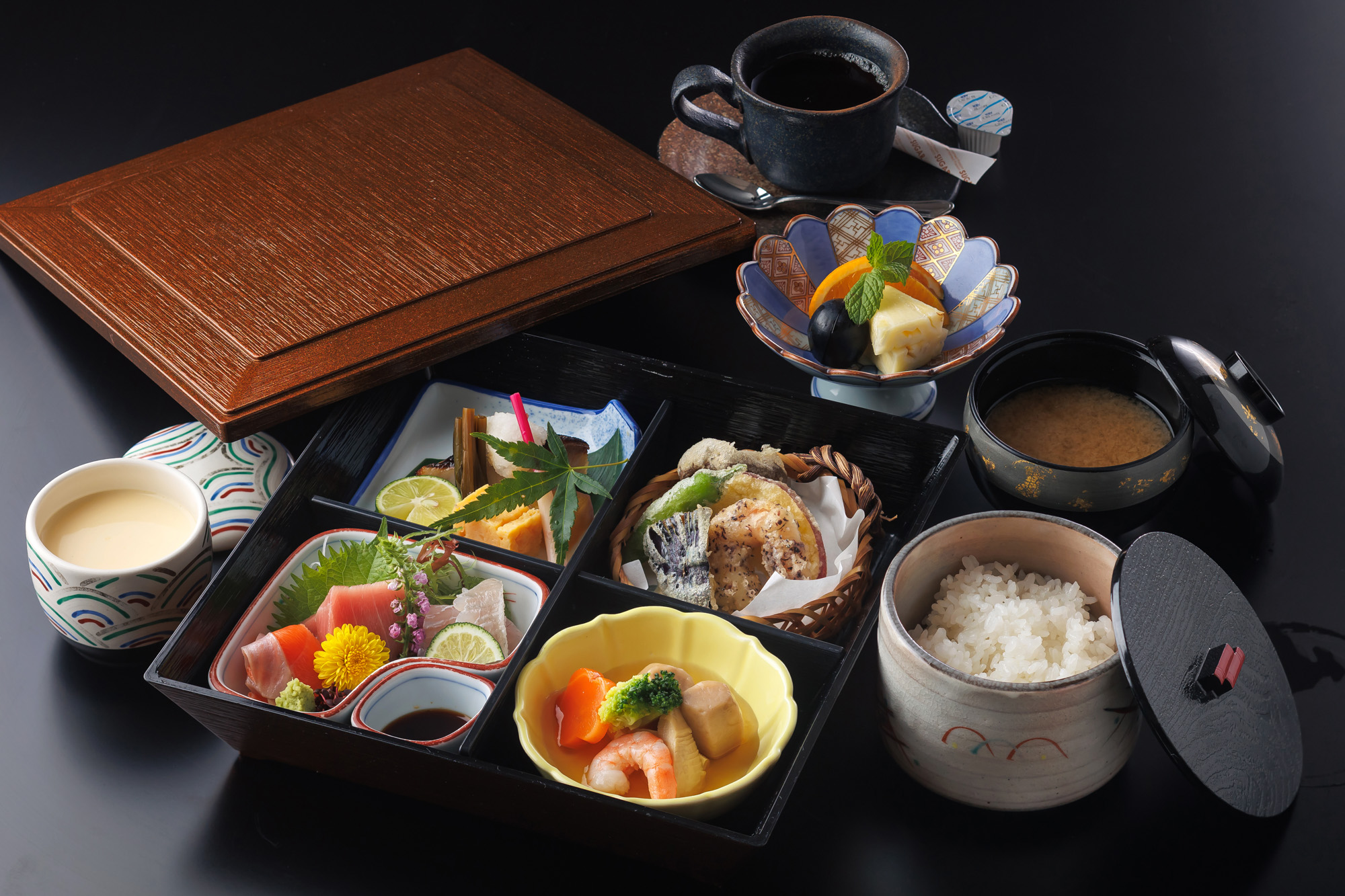 平日ランチ限定「松花堂弁当」販売いたします
